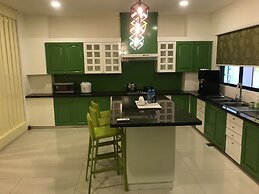 Rimbun Suites & Residences