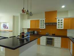 Rimbun Suites & Residences