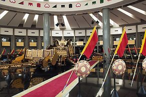 Rimbun Suites & Residences