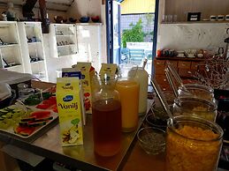 Som Hemma Gardscafe Bed & Breakfast