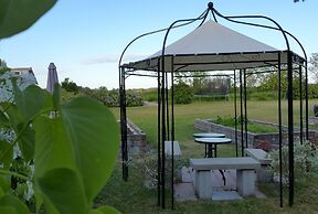 Som Hemma Gardscafe Bed & Breakfast