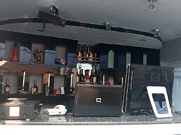 D'Luxx Villa & Suites