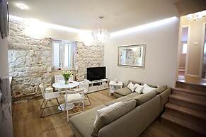 White Stone Apartment  Diocletian Palace
