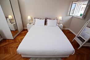 White Stone Apartment  Diocletian Palace