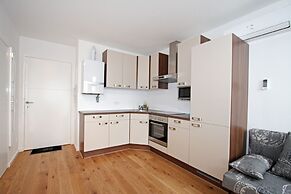 Christiano Apartments