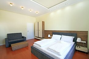 Christiano Apartments