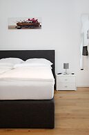 Christiano Apartments