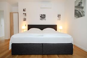 Christiano Apartments