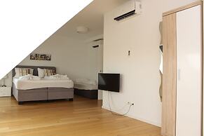 Christiano Apartments