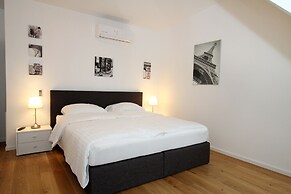 Christiano Apartments