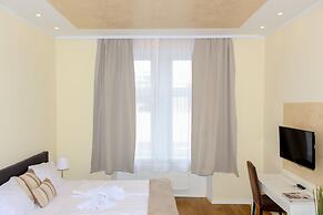 Christiano Apartments