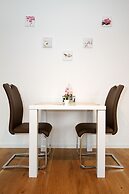 Christiano Apartments