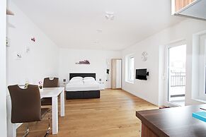 Christiano Apartments