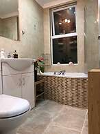 Double bedroom near Heathrow