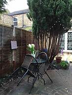 Double bedroom near Heathrow