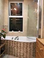 Double bedroom near Heathrow