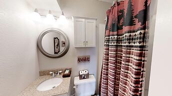 Smoky Top Summit 2 Bedroom Condo by RedAwning