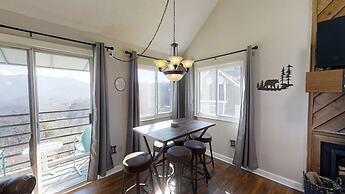 Smoky Top Summit 2 Bedroom Condo by RedAwning