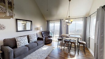 Smoky Top Summit 2 Bedroom Condo by RedAwning