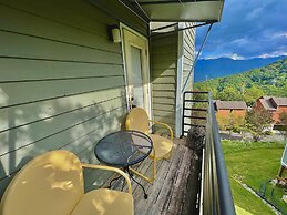 Smoky Top Summit 2 Bedroom Condo by RedAwning