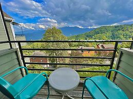 Smoky Top Summit 2 Bedroom Condo by RedAwning