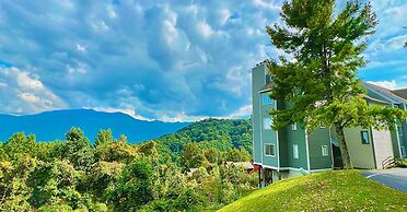 Smoky Top Summit 2 Bedroom Condo by RedAwning