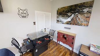 Smoky Top Summit 2 Bedroom Condo by RedAwning