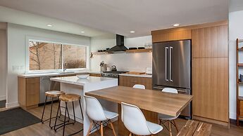 Scandinavian 72 Vantage Condo with Private Hot Tub by RedAwning