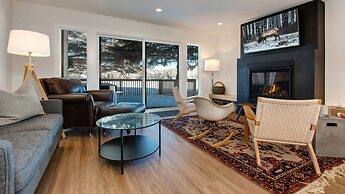 Scandinavian 72 Vantage Condo with Private Hot Tub by RedAwning