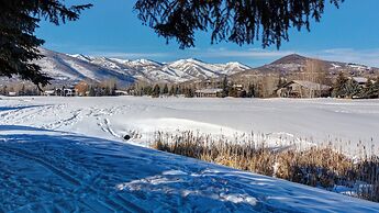 Scandinavian 72 Vantage Condo with Private Hot Tub by RedAwning