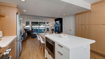 Scandinavian 72 Vantage Condo with Private Hot Tub by RedAwning