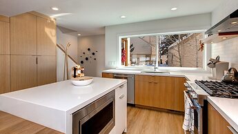 Scandinavian 72 Vantage Condo with Private Hot Tub by RedAwning