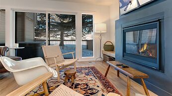 Scandinavian 72 Vantage Condo with Private Hot Tub by RedAwning