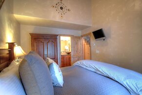 127 Ridgepoint 3 Bedroom Townhouse by RedAwning