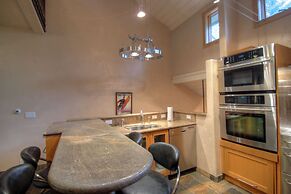 127 Ridgepoint 3 Bedroom Townhouse by RedAwning