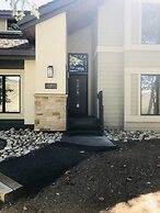 127 Ridgepoint 3 Bedroom Townhouse by RedAwning