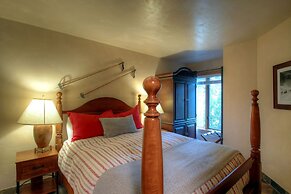 127 Ridgepoint 3 Bedroom Townhouse by RedAwning