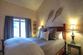 127 Ridgepoint 3 Bedroom Townhouse by RedAwning