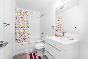 Toronto Furnished Living College Street Elevate Rooms.