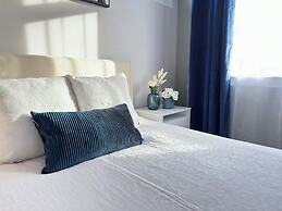 Vancouver West Cozy Retreat by Host Launch