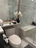 Vancouver West Cozy Retreat by Host Launch