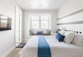 Vancouver West Cozy Retreat by Host Launch