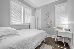 Vancouver West Cozy Retreat by Host Launch