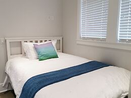 Vancouver West Cozy Retreat by Host Launch