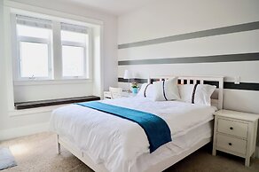 Vancouver West Cozy Retreat by Host Launch
