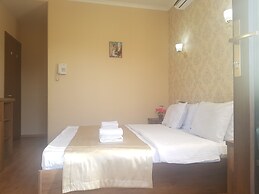 Gold Line Hotel
