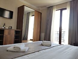 Gold Line Hotel