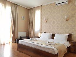 Gold Line Hotel