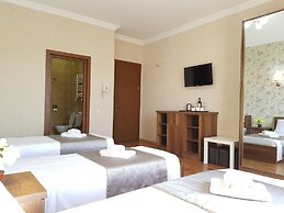 Gold Line Hotel