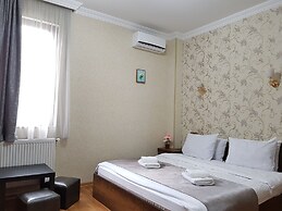 Gold Line Hotel